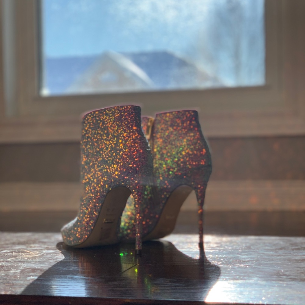 Heels - Picture 2 of 8